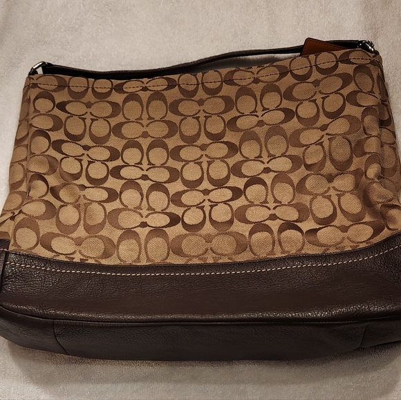 Authentic Coach Shoulder Bag - Picture 4 of 6